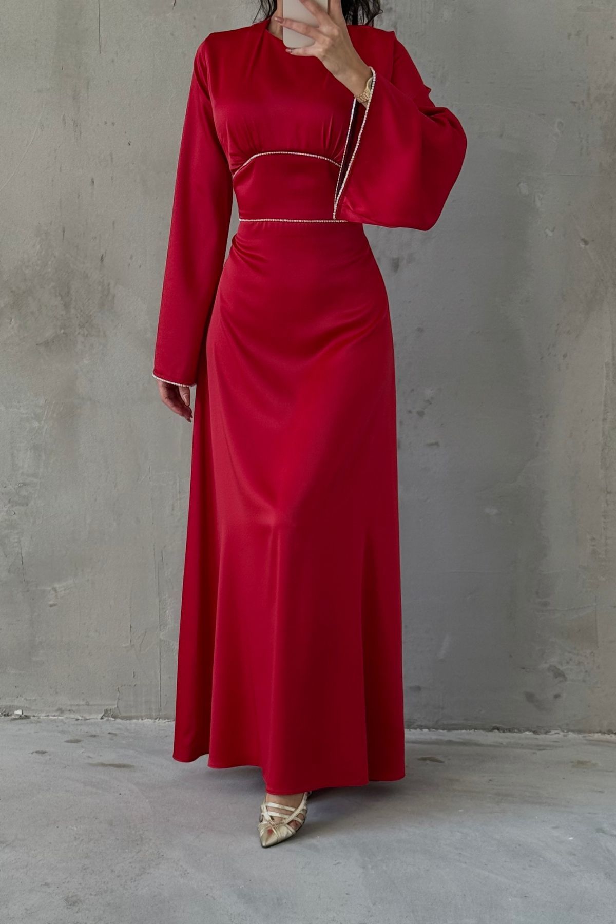 Satin Hijab Abendkleid mit enger Taille