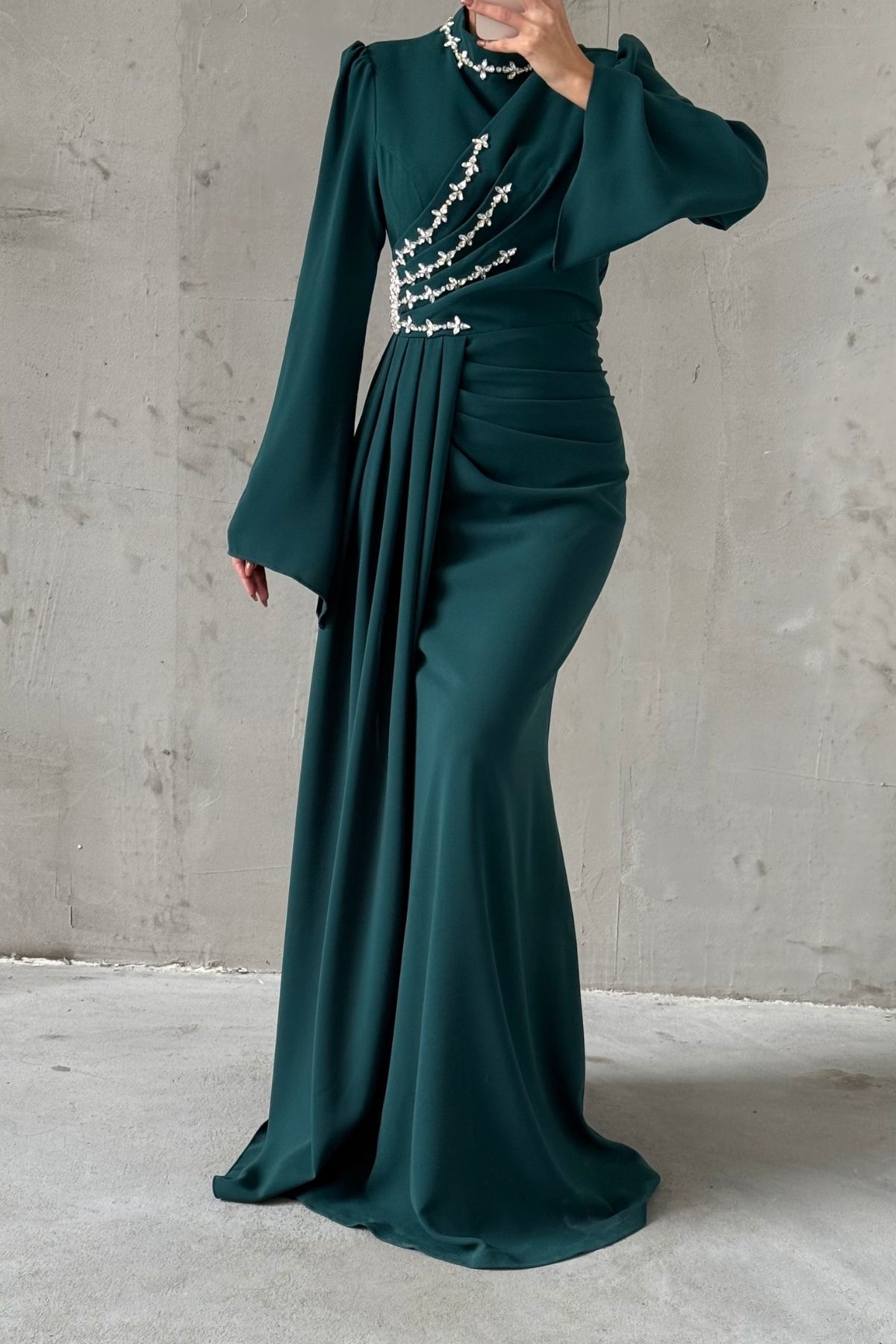 Crêpe Abendkleid mit Steindetails