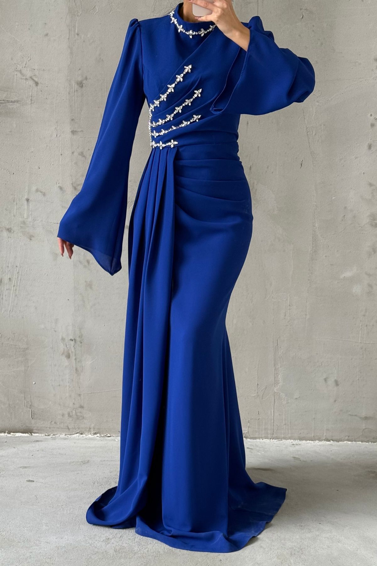 Crêpe Abendkleid mit Steindetails