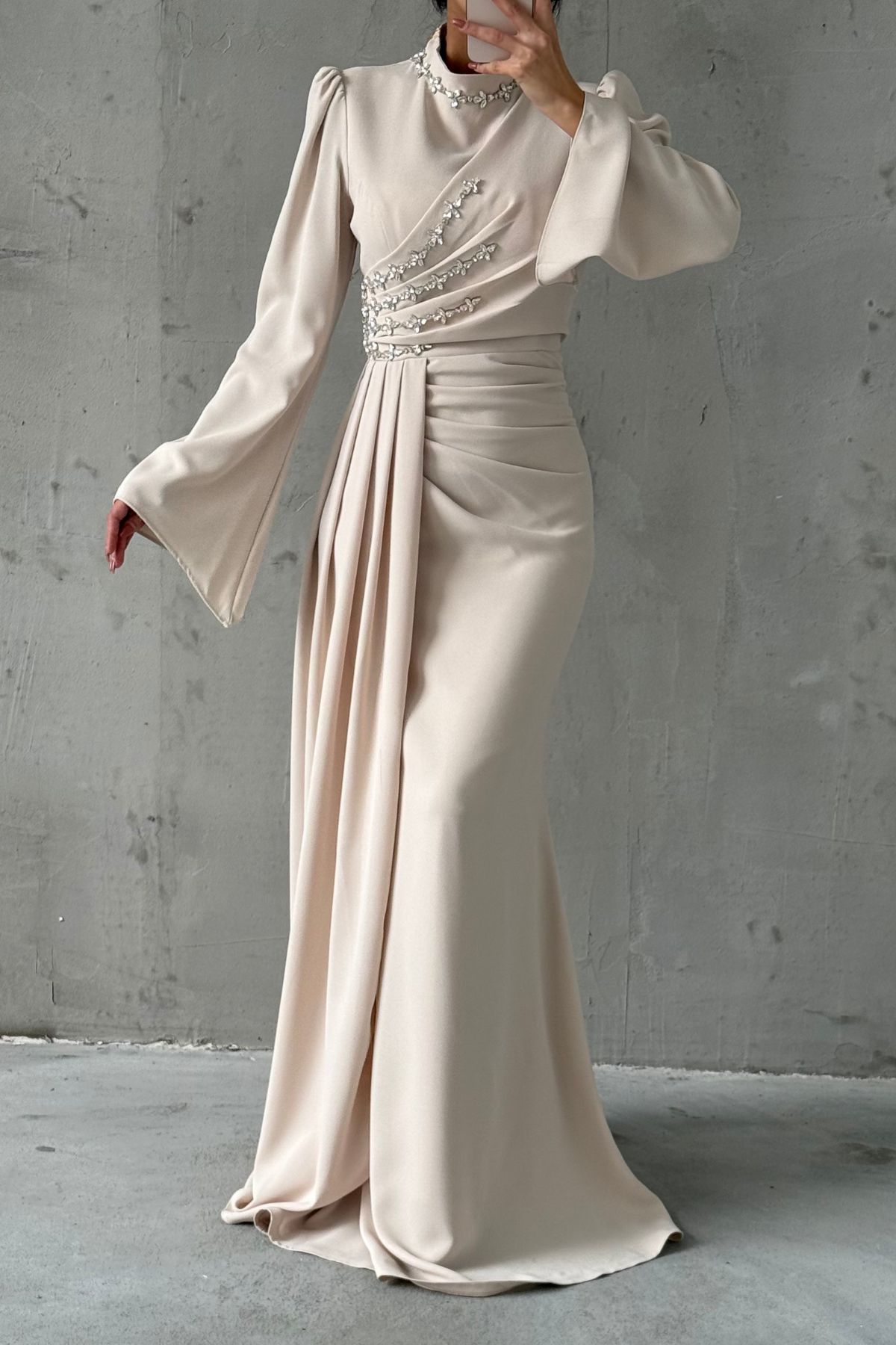 Crêpe Abendkleid mit Steindetails