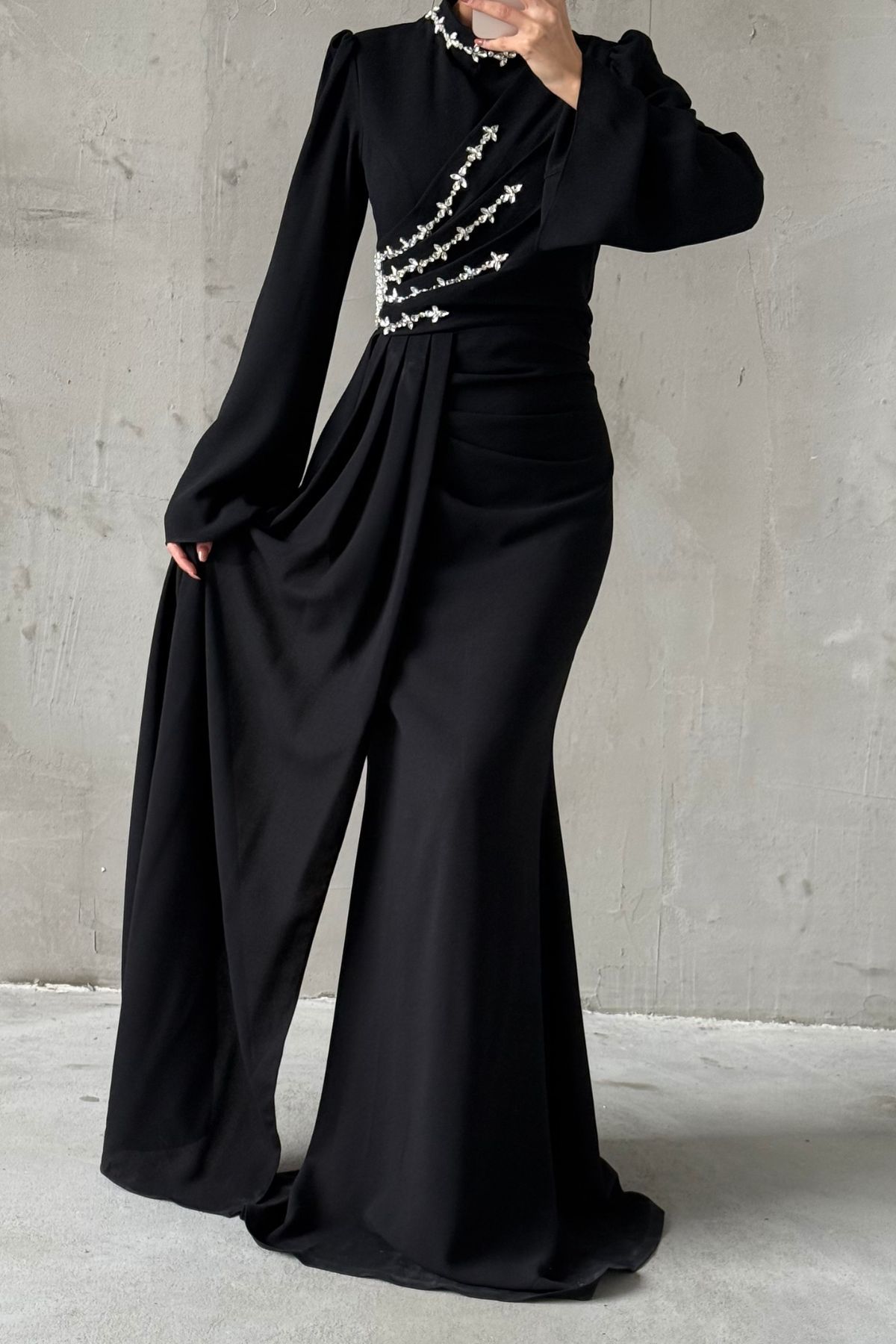 Crêpe Abendkleid mit Steindetails