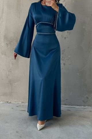 Satin Hijab Abendkleid mit enger Taille