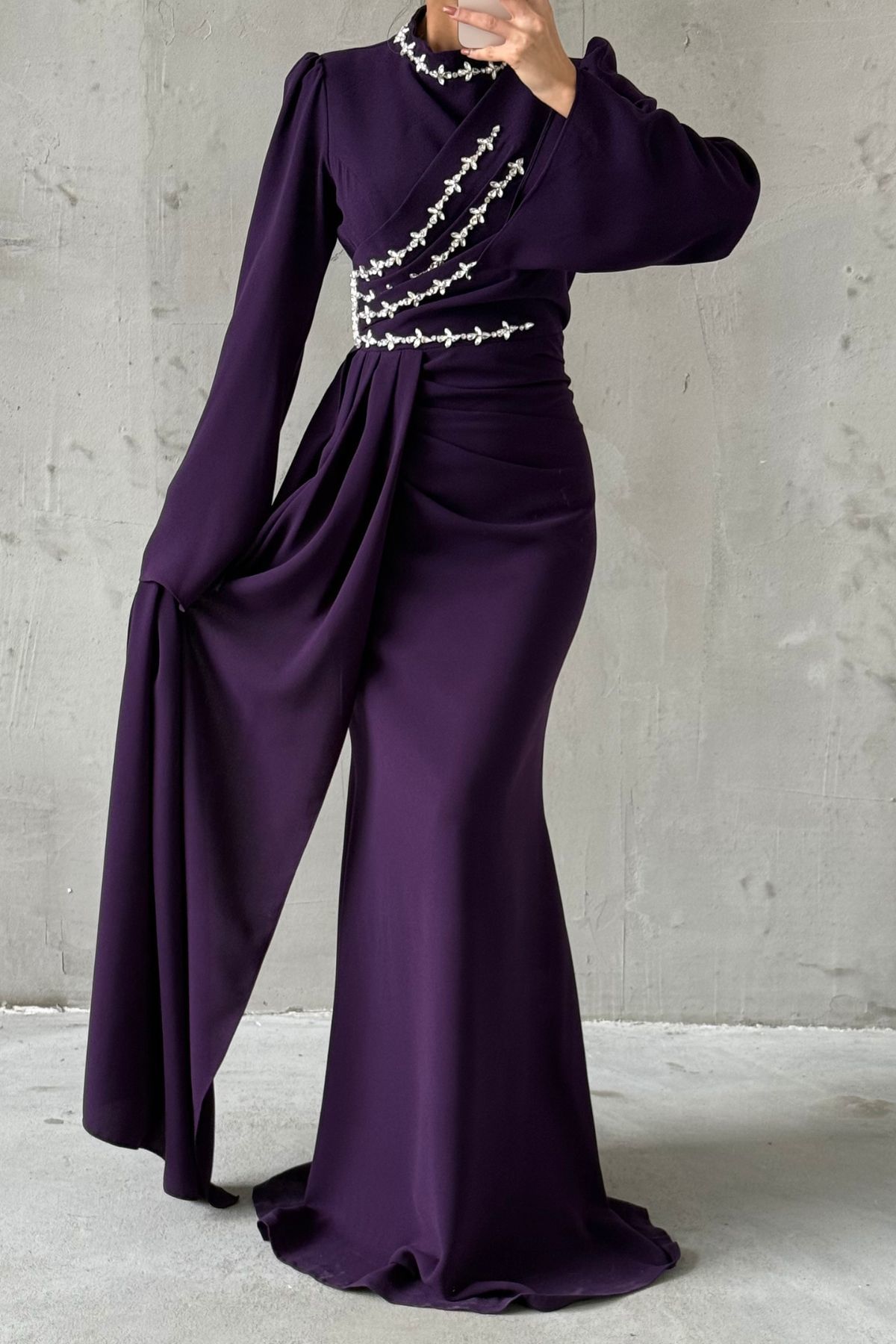 Crêpe Abendkleid mit Steindetails