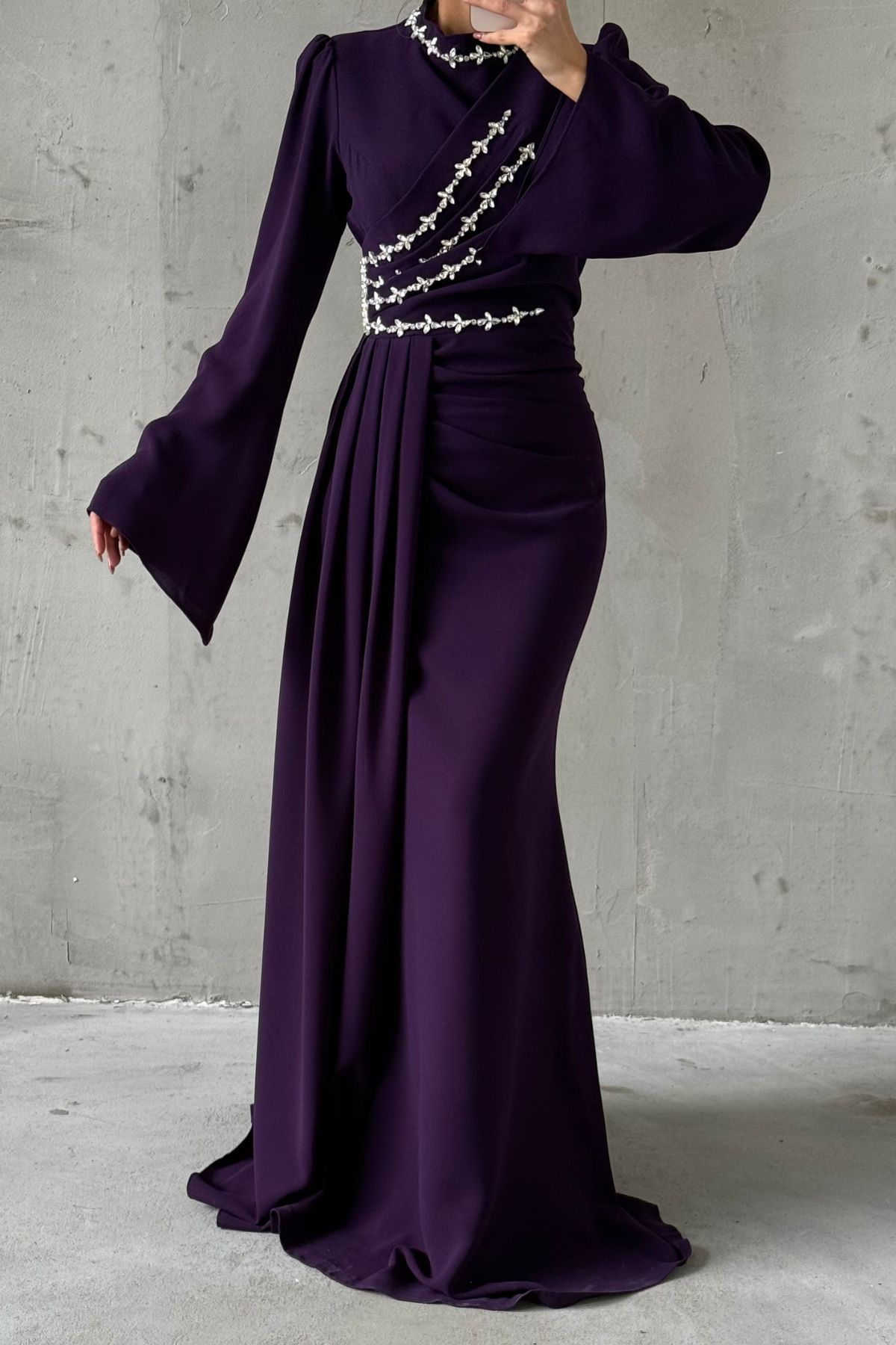 Crêpe Abendkleid mit Steindetails