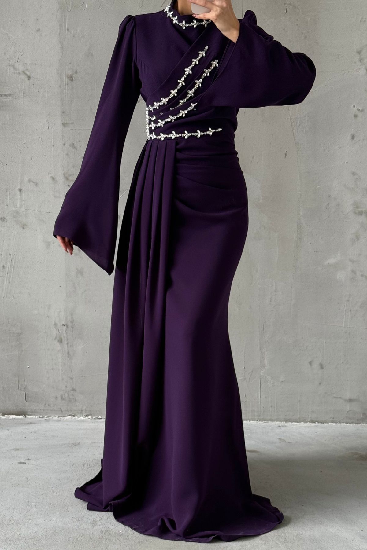 Crêpe Abendkleid mit Steindetails