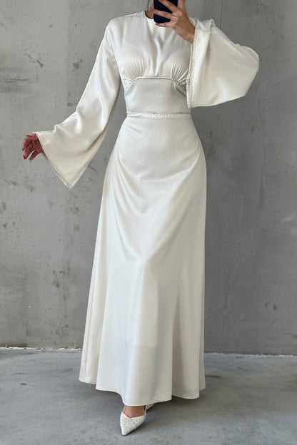 Satin Hijab Abendkleid mit enger Taille