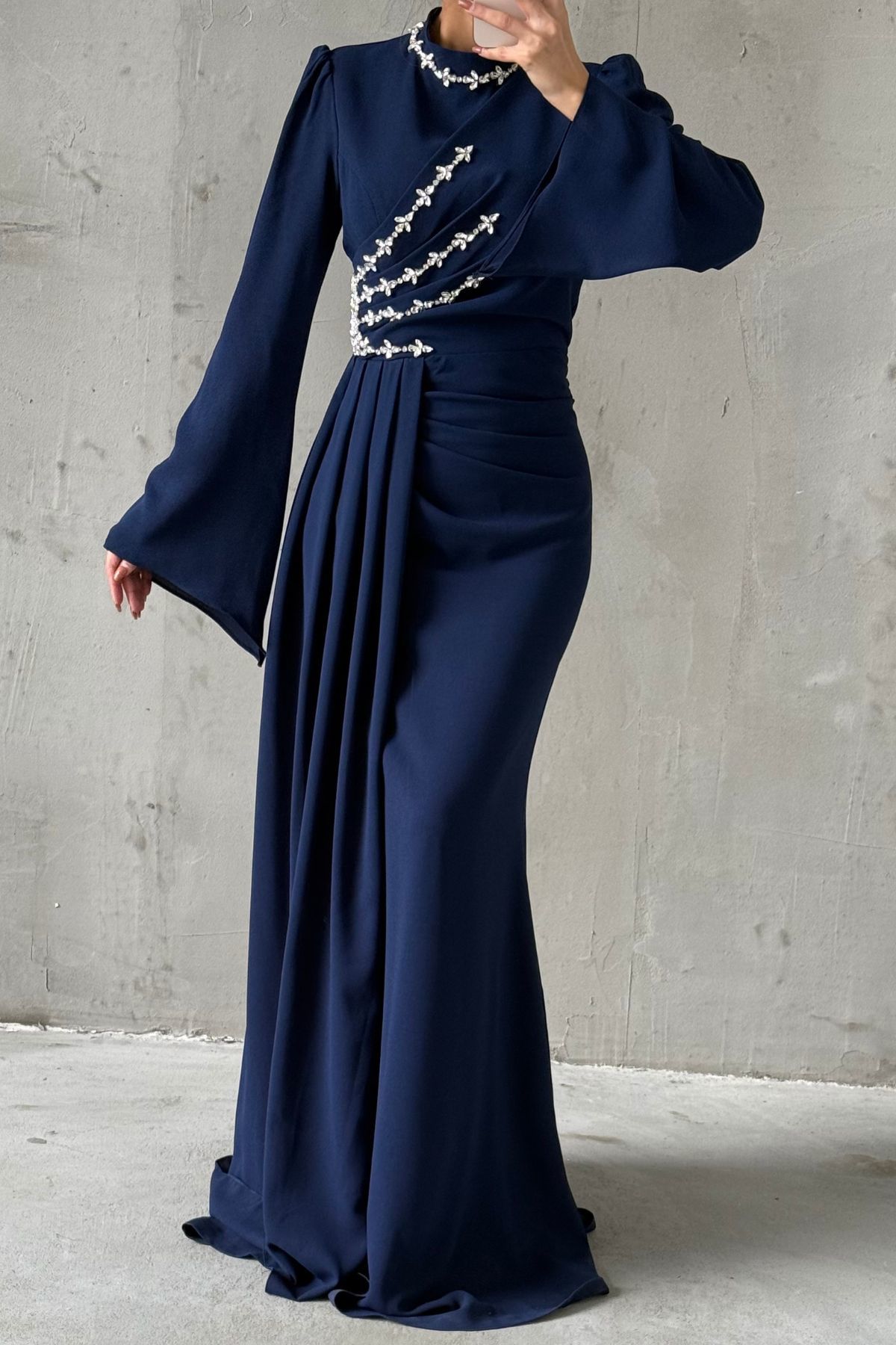 Crêpe Abendkleid mit Steindetails