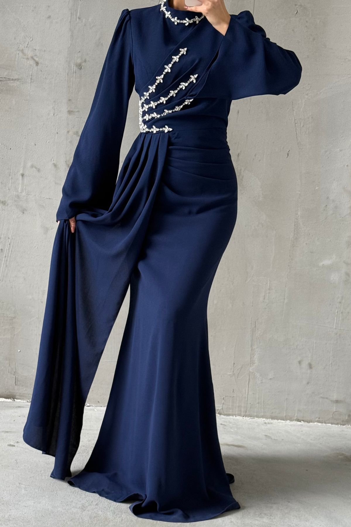 Crêpe Abendkleid mit Steindetails