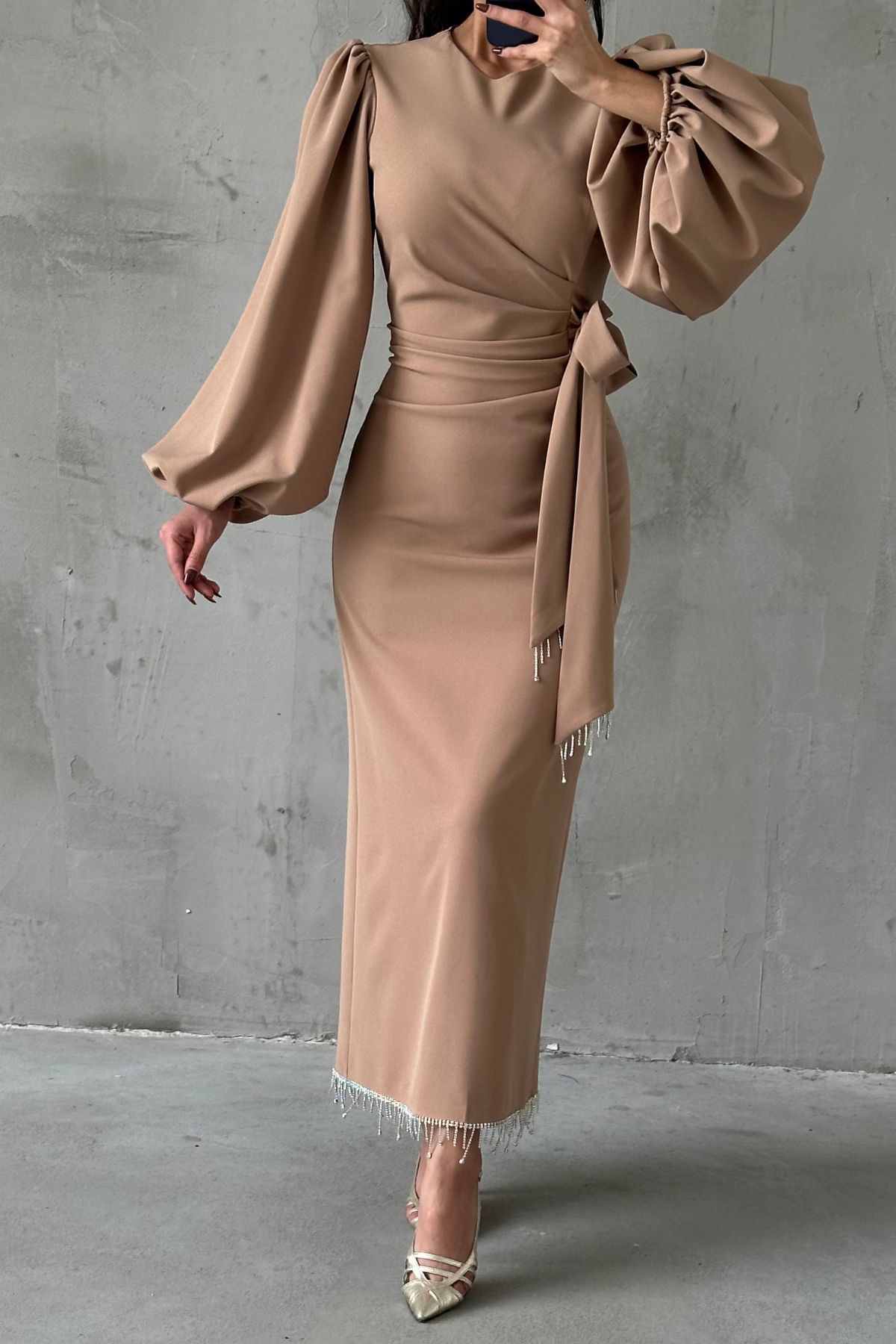 Hijab mit detaillierter Taille aus Crêpe