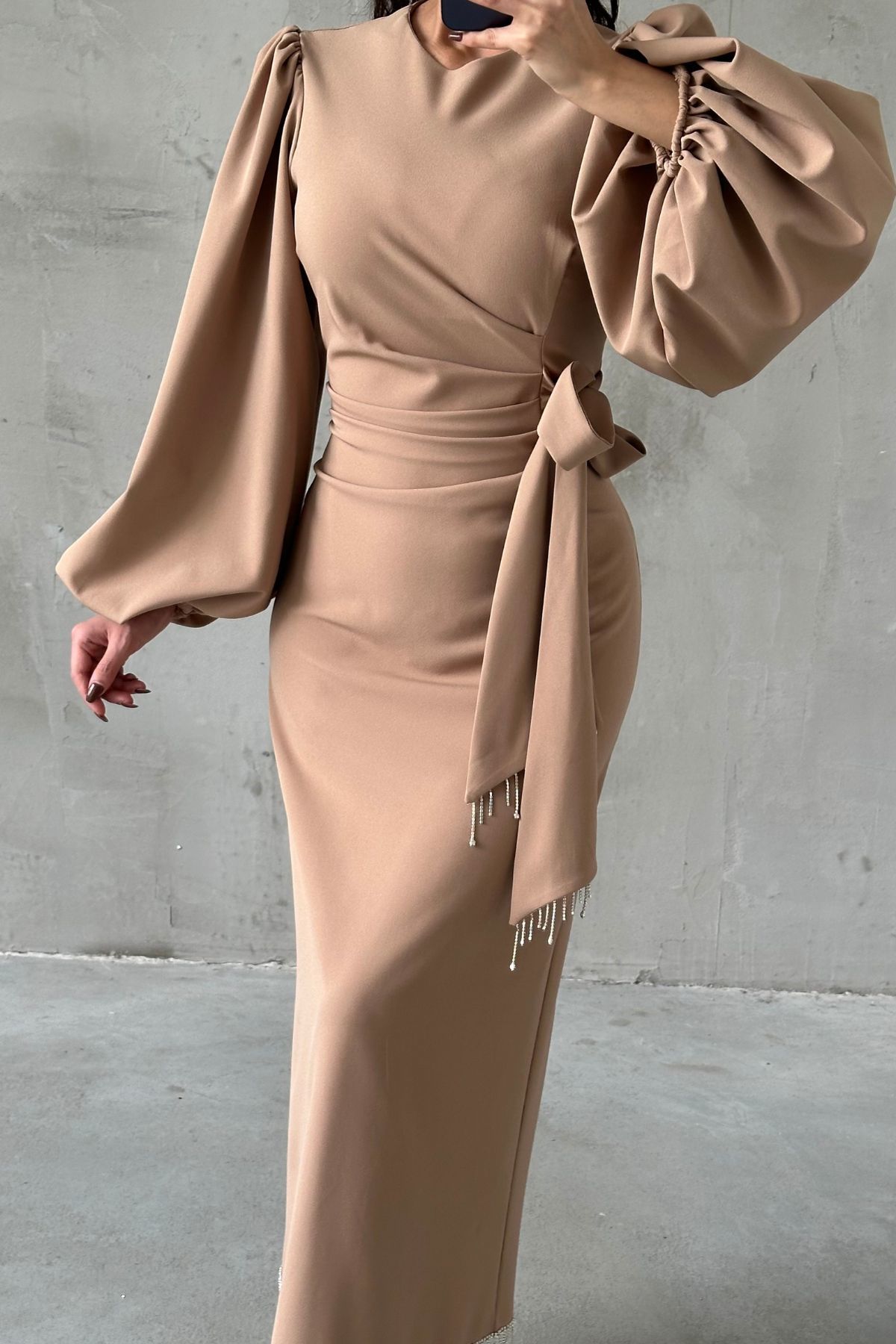 Hijab mit detaillierter Taille aus Crêpe