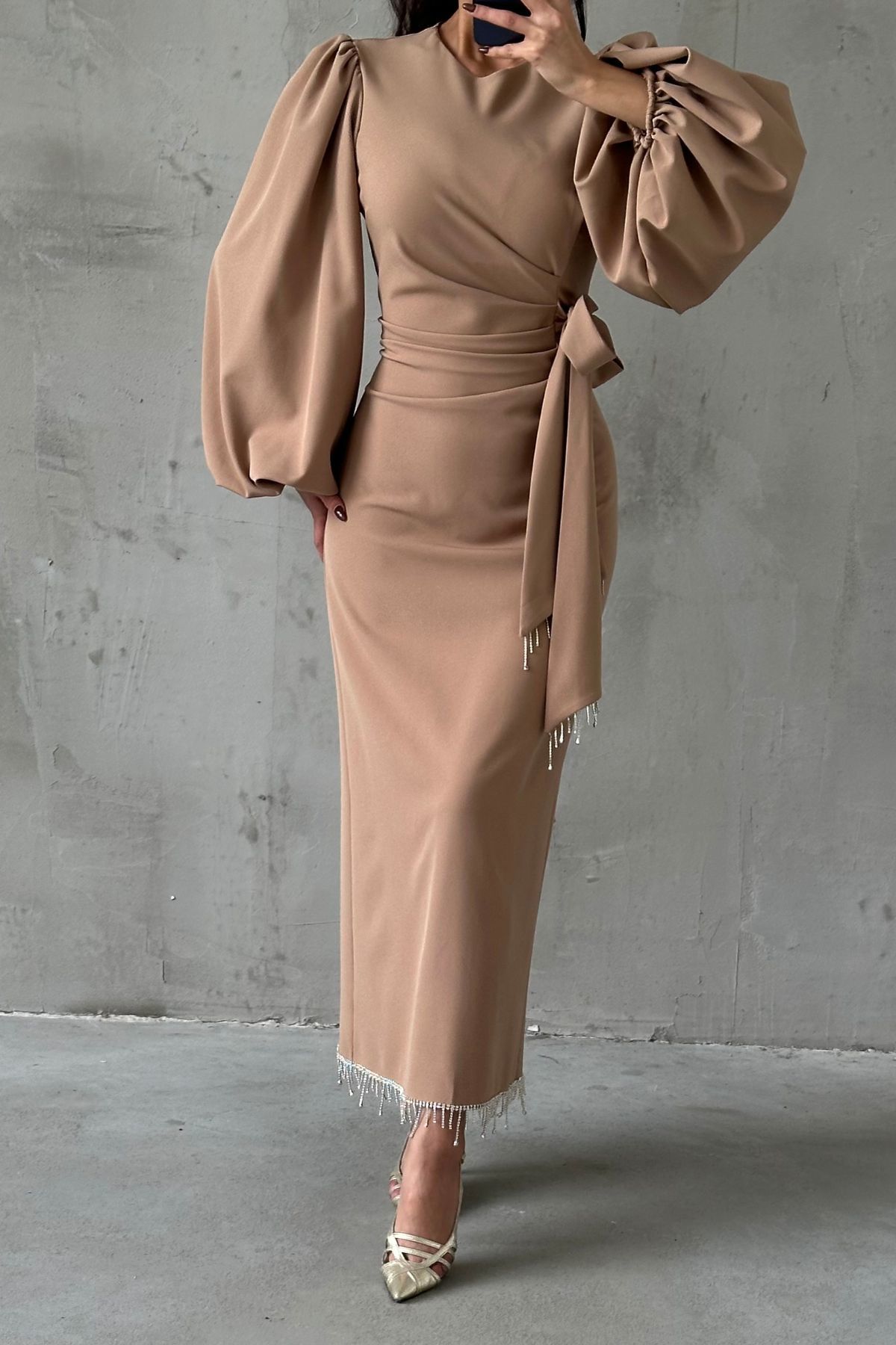 Hijab mit detaillierter Taille aus Crêpe